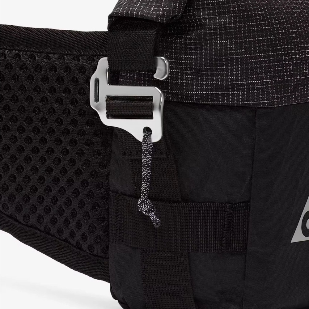 Nike ACG Aysen Fanny Pack Bag Crossbody Roll Top 3L Black/Silver DV4051-011 NWT - Picture 3 of 6